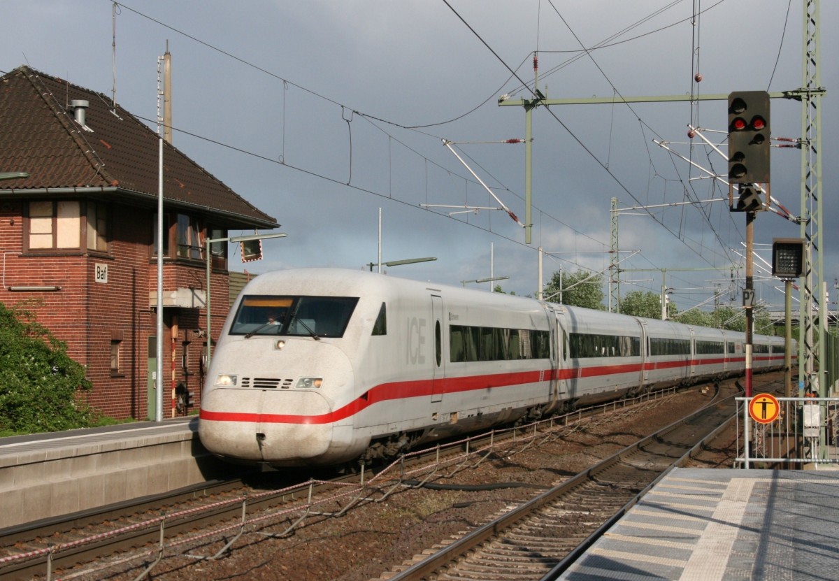 808 023 als ICE 586 (M�nchen Hbf–Hamburg-Altona) am 12.05.2012 in Bardowick