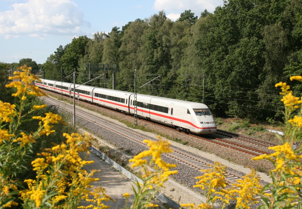 808 034 als ICE 1081 (L�beck Hbf–M�nchen Hbf) am 27.08.2014 zwischen Radbruch und Bardowick
