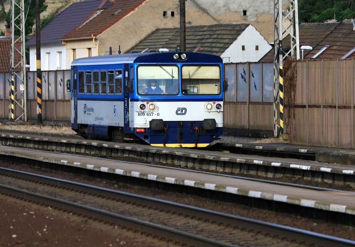 809 653-0 läuft in Roudnice nad Labem (deutsch Raudnitz an der Elbe)ein.26.06.2021 18:45 Uhr