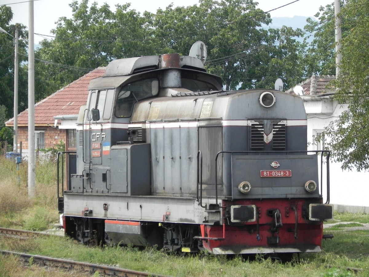 81-0348-3 steht am 27.08.2013 um 13:25 Uhr im Bahnhof von Sibot. 