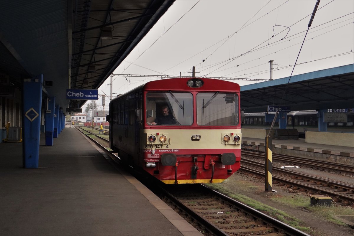 810 041 war am 15.04.14 in Cheb zu sehen.