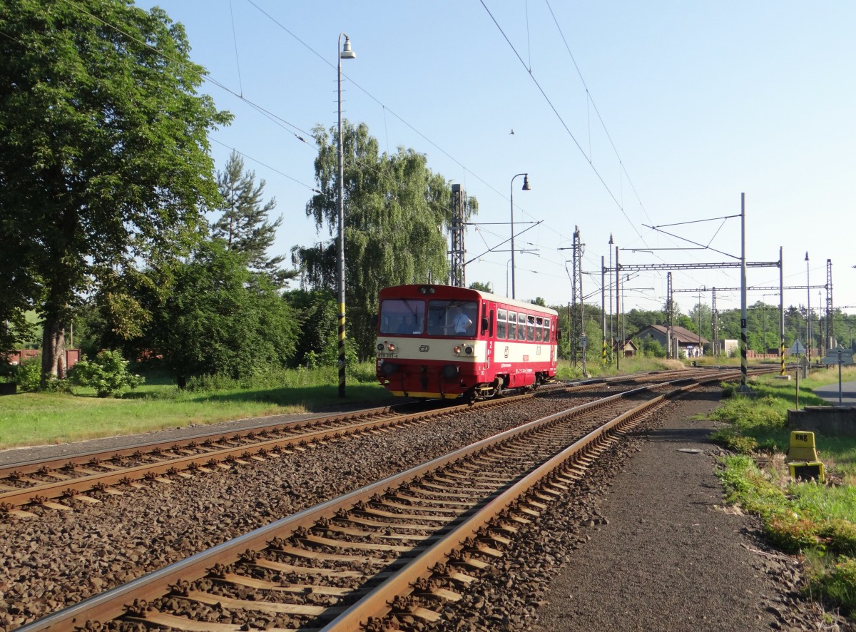 810 201-4 am 01.07.15 bei der Ausfahrt in Tršnice.