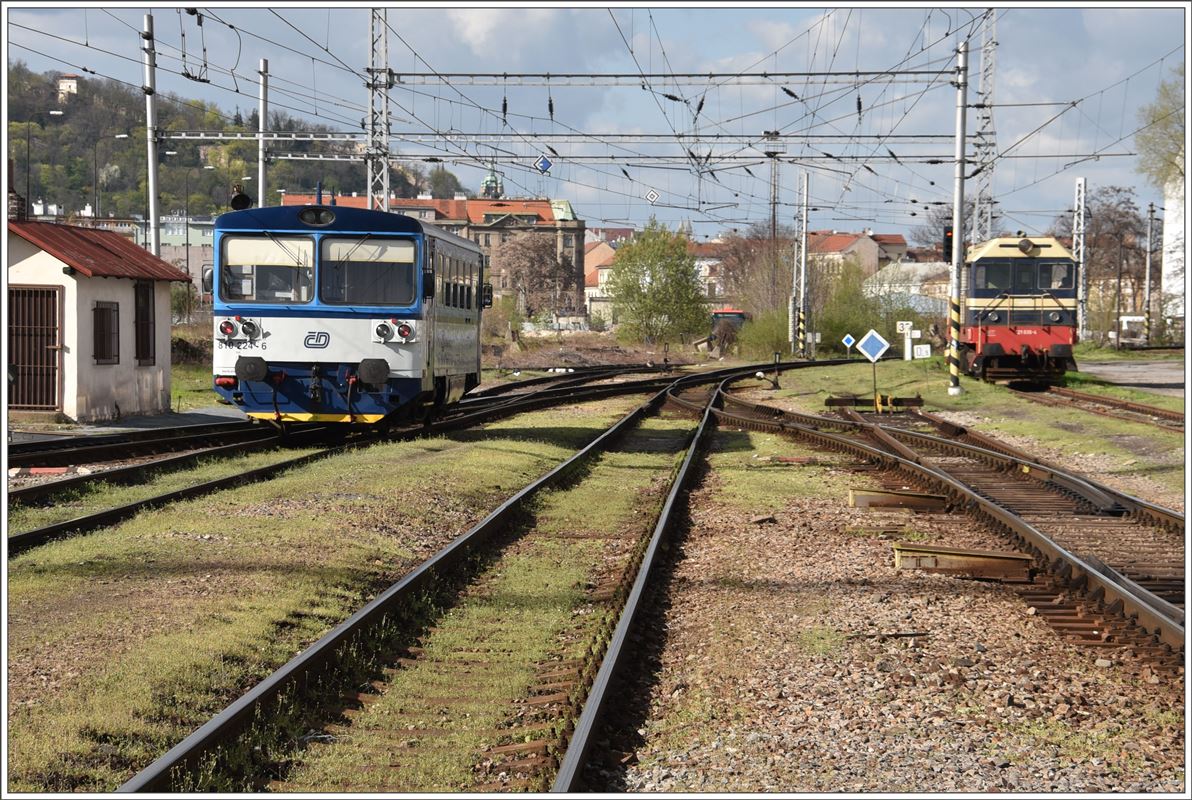 810 224-6 nach Praha hl.n. in Praha-Smichov Güterbahnhof. (06.04.2017)