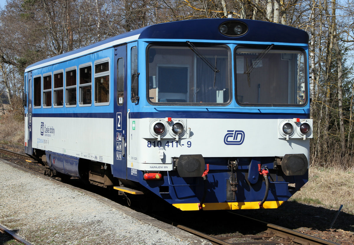 810 411-9 auf der Strecke 203 Strakonize - Blatna am Bahnhof Sedlice. Ab hier gabs am 7.4.18 SEV nach Blatna.