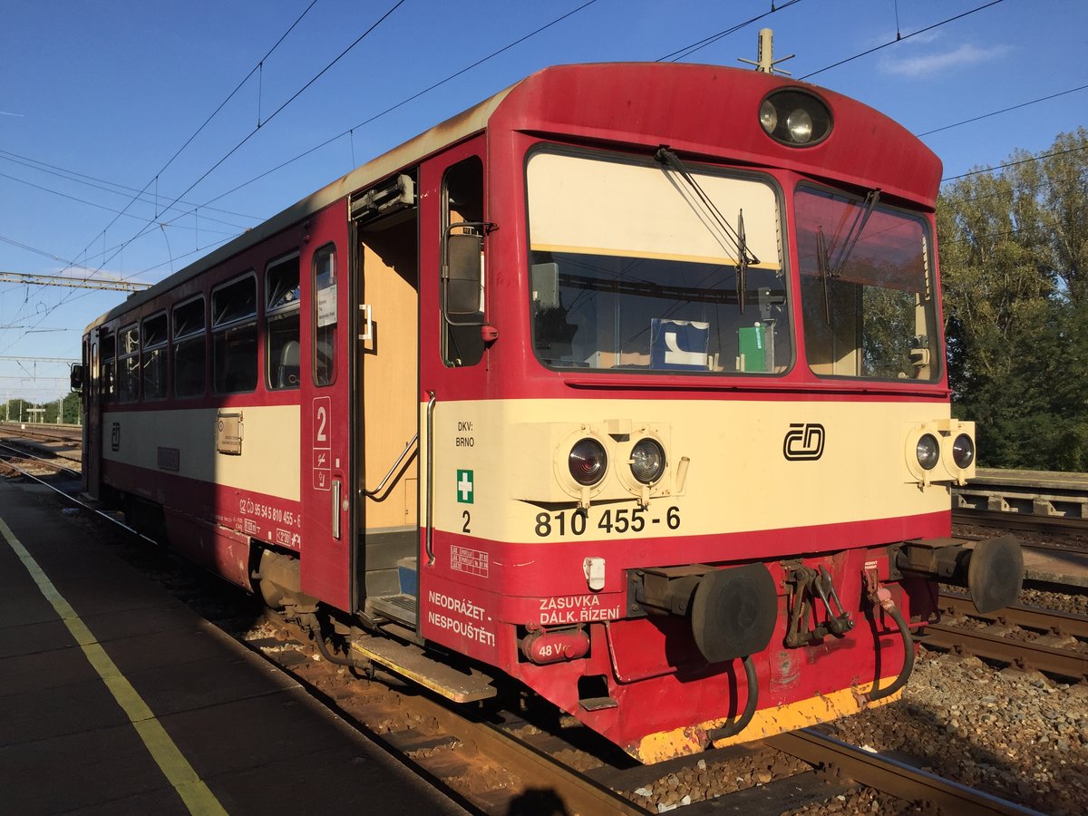 810 455-6 am 16.9. in Moravský Písek.