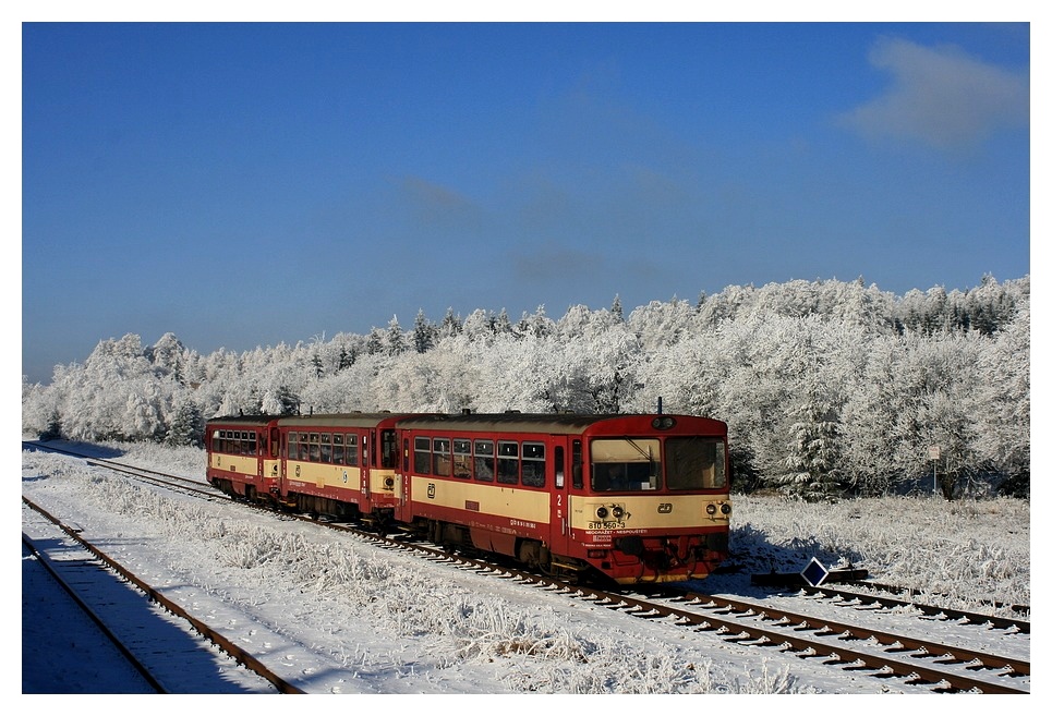 810 560-3 mit Beiwagen u. 810 538-9 unterwegs nach Most Os 26803 25.01.2014