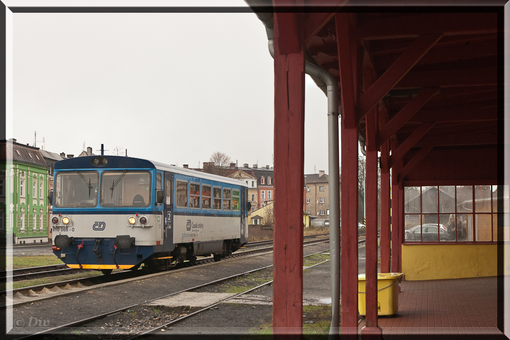 810 566 der Cesky Drahy steht am 13.12-2015 in As Mesto