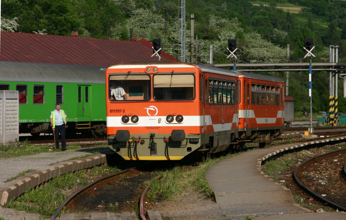 811017 fhrt am 30.05.2005 in Cadca nach Makov aus.