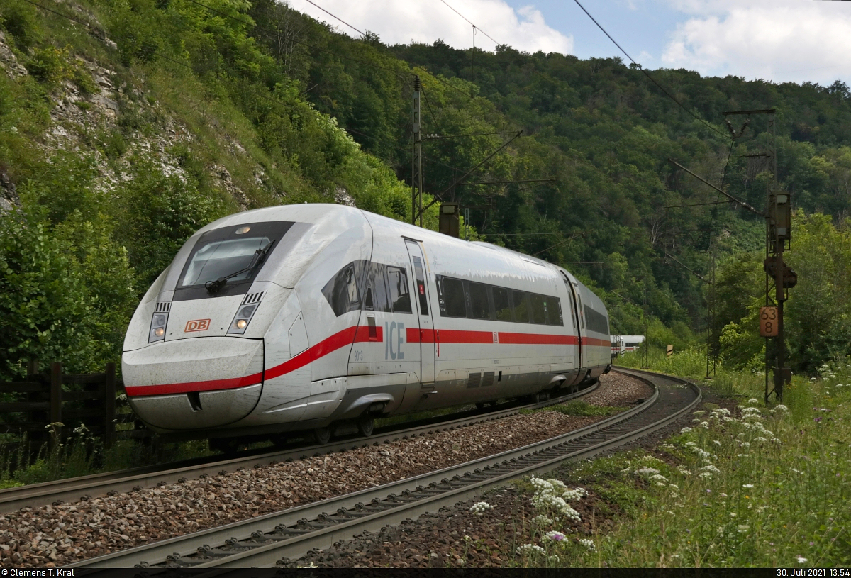 812 013-2 (Tz 9013) fährt stark verspätet die Geislinger Steige herab.

🧰 DB Fernverkehr
🚝 ICE 518 (Linie 42) München Hbf–Dortmund Hbf [+40]
🚩 Bahnstrecke Stuttgart–Ulm (Filstalbahn | KBS 750)
🕓 30.7.2021 | 13:54 Uhr