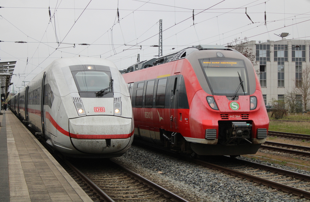 812 032+442 344 am 11.04.2025 im Rostocker Hbf.