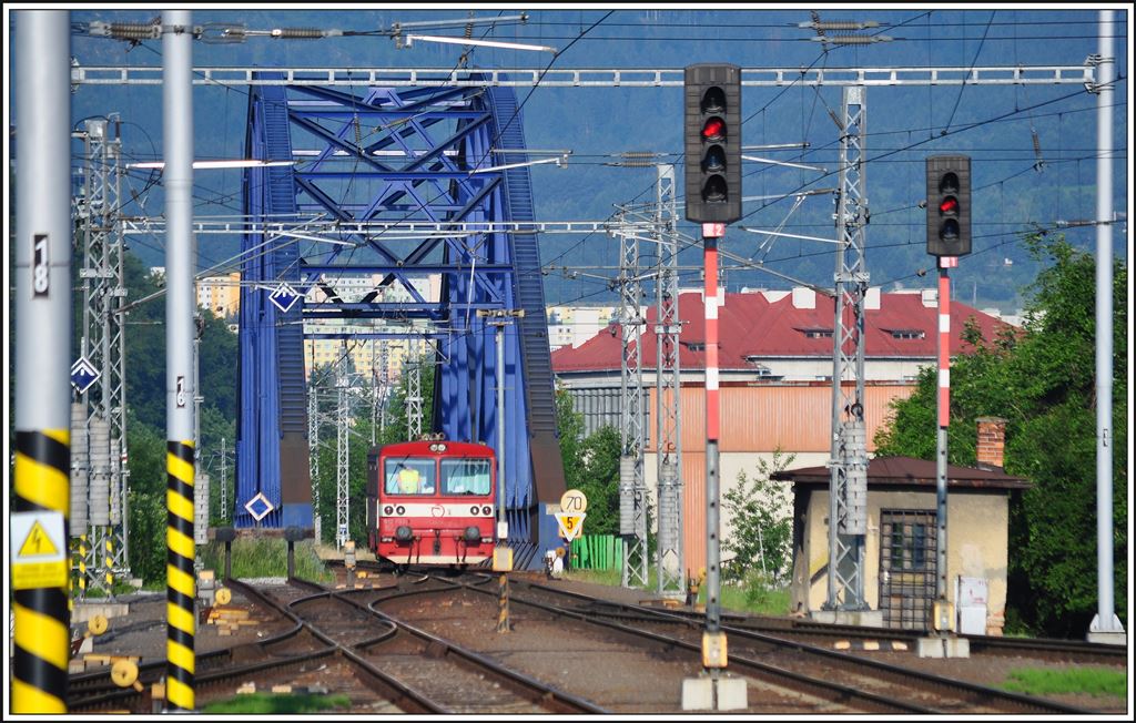 812 033-3 in Banská Bystrica. (07.06.2014)