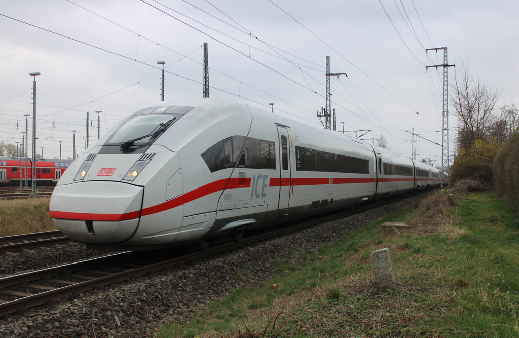 812 038-9 als ICE 208(Köln-Binz)bei der Einfahrt im Rostocker Hbf.22.03.2024 