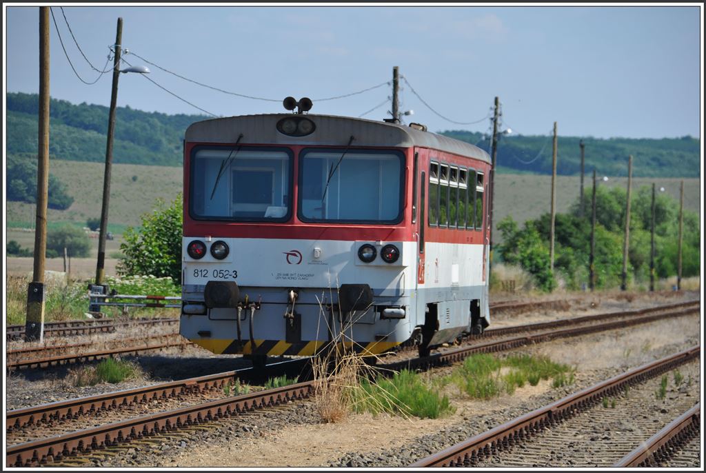 812 052-3 setzt als Extrazug 36723 seine Fahrt ins slowakische Velky Krtis fort. (04.07.2015)