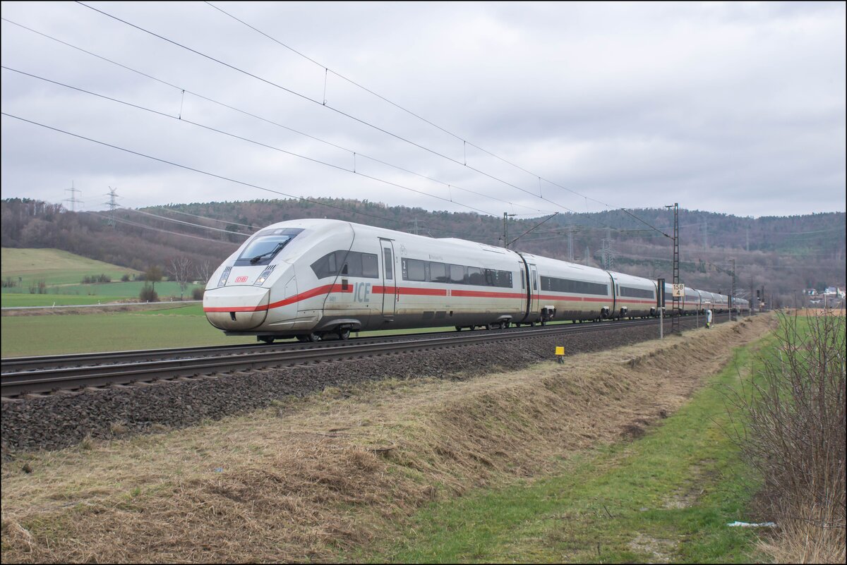 812 081-8 als ICE in Richtung Frankfurt/M. unterwegs,gesehen am 21.02.2024 bei Reilos.
