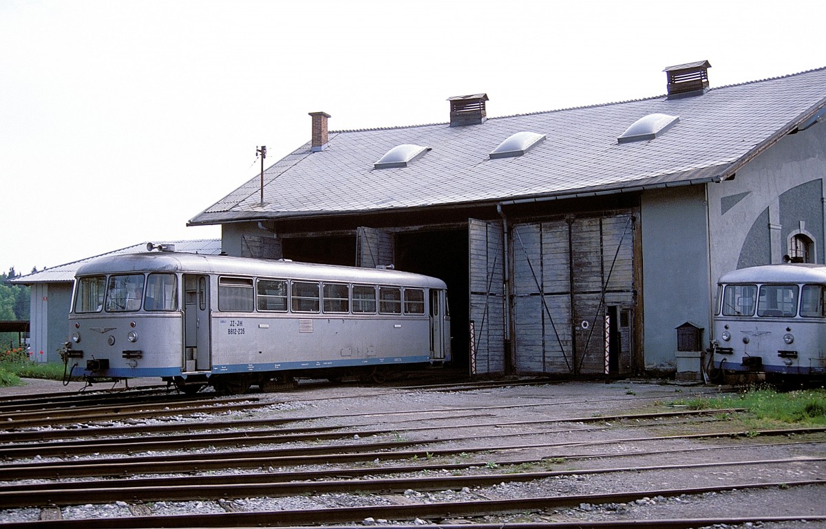 812 235  Nove Mesto  03.05.89