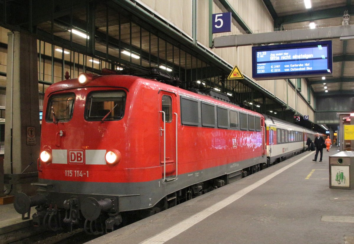 8.12.2016 Stuttgart Hbf. 115 114 mit IC 180.