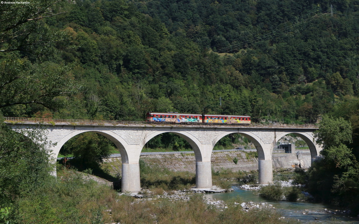 813 021 als R 4210 (Sezana-Jesenice(SL)) auf der Isozonbrücke 10.9.20