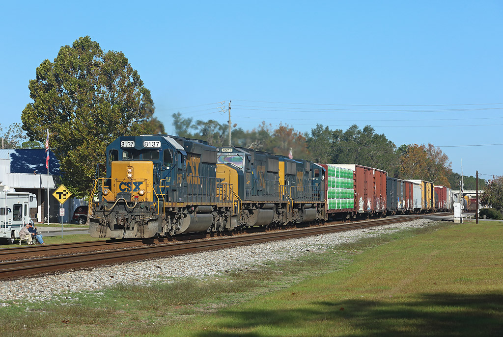 8137, 4571 & 4585 pass Folkston with a southbound manifest train, 24 Nov 2017