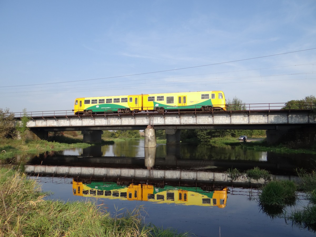 814 034 rollt am 08.10.13 in Jindrichov Richtung Cheb.
