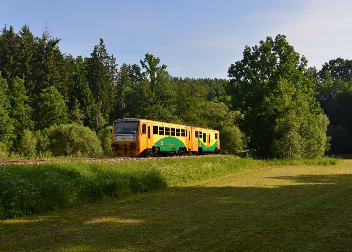 814 073 als Os nach Nove Udoli am 11.06.2014 bei Strunkovice nad Blanicí.
