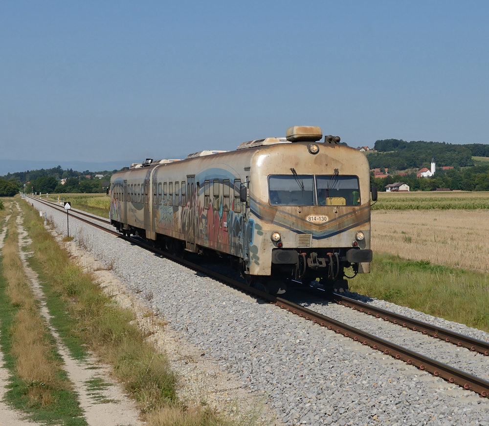 814 130 war am 12.08.2013 als R 640 von Pragersko nach Murska Sobota unterwegs,
und wurde von mir bei Podvinci fotografisch festgehalten.