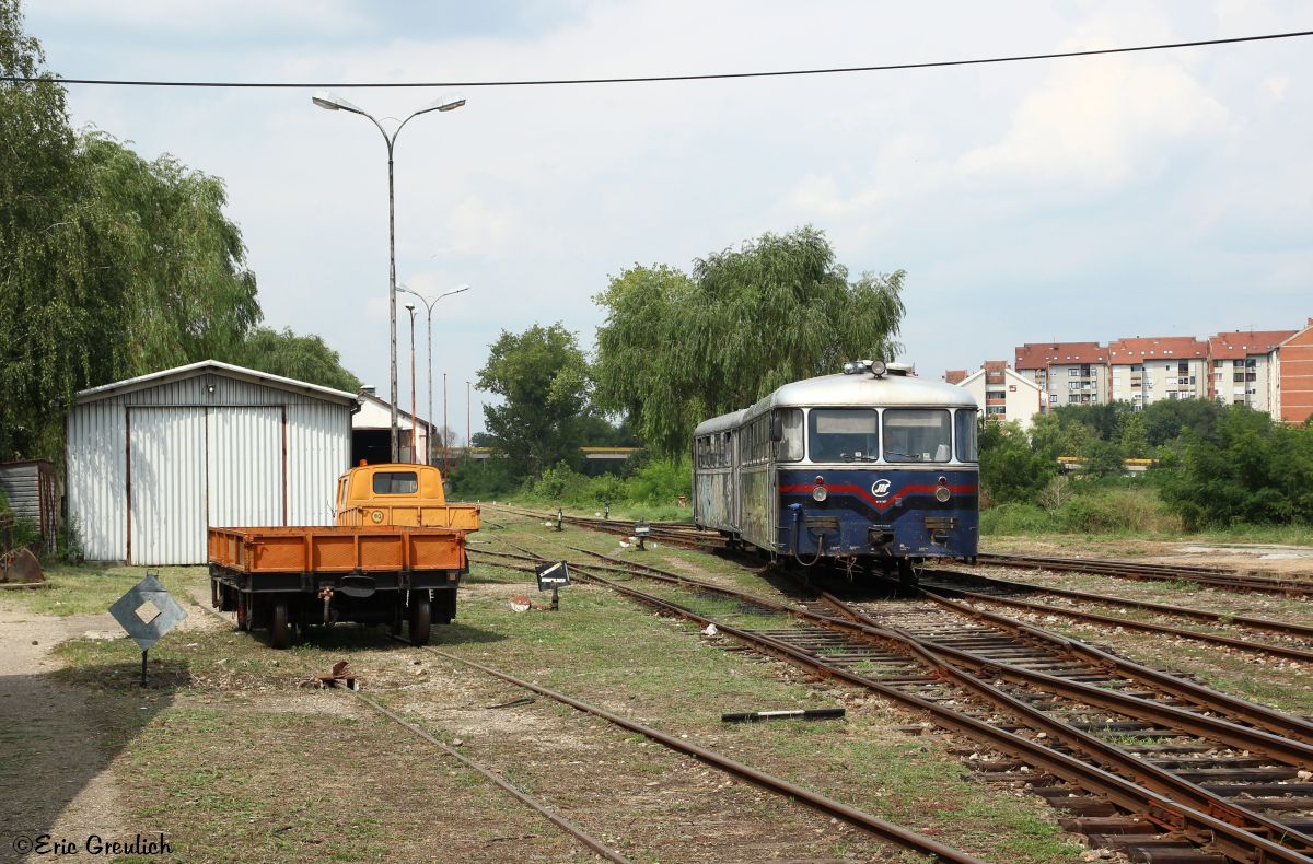 814 307 und 812 307 am Mittag des 23.08.14. in Zrenjanin.