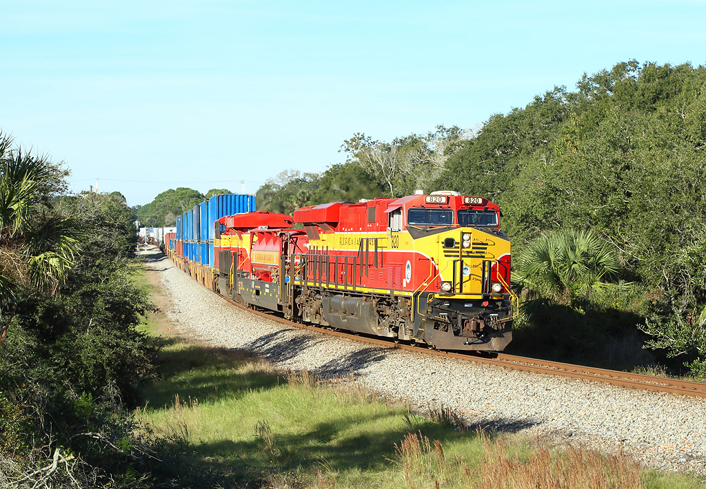 820 & 805 pass Saint Augustine whilst working FEC226-26 from Hialeah to Bowden, 27 Nov 2018