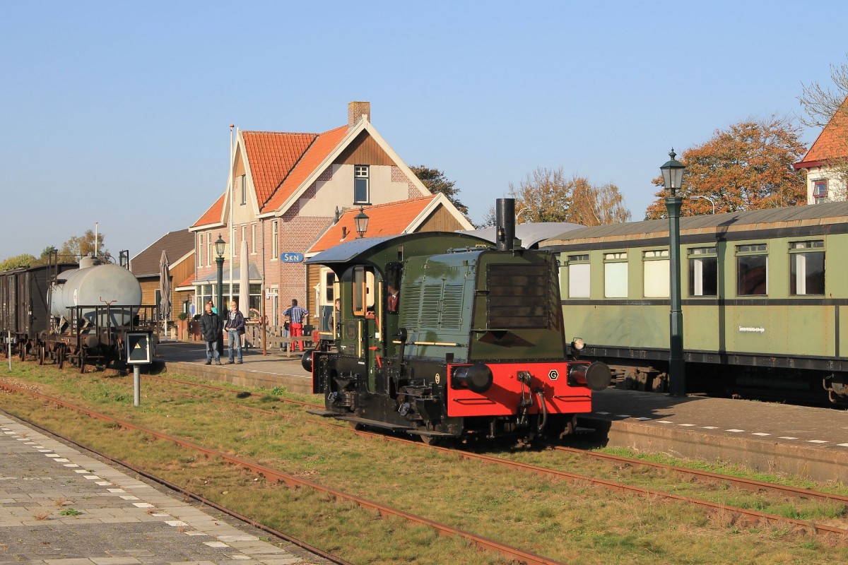 “Sik” 204 der Stichting Stadskanaal Rail (STAR) während rangierarbeiten auf Bahnhof Stadskanaal am 1-11-2014.