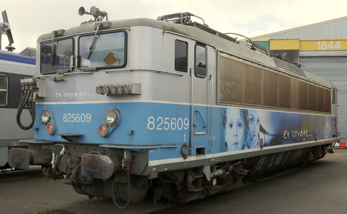 „Cité du Train“ beherbergt auch die Lok  825 609. 10.11.2023  13:05 Uhr
