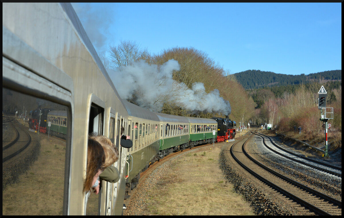 „Rodelblitz“ reloaded - die 2. Saison: Die Dampflok 41 1144-9 fährt hier am 28.01.2024 mit dem „Rodelblitz“ aus dem Bahnhof Zella-Mehlis und wird gleich die Rampe nach Oberhof (Thüringer Wald) bezwingen.