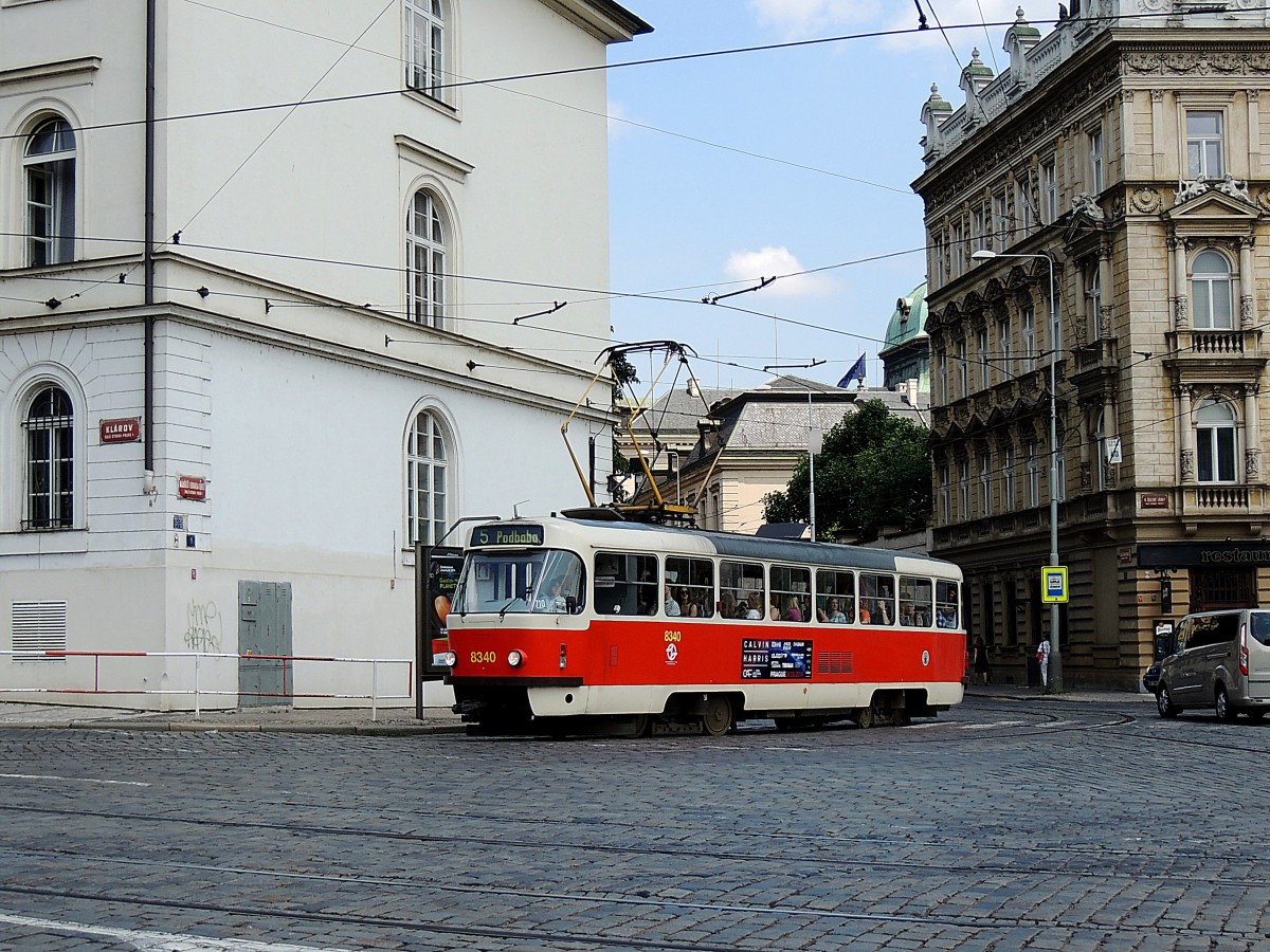 8340, vollbesetzt als Linie5 in der Innenstadt von PRAG; 140612