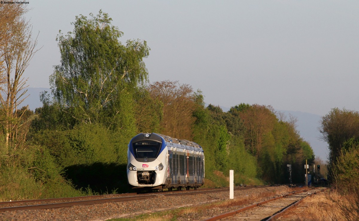 83547 als TER32914 (Strasbourg-Niederbronn-les-Bains) bei Haguenau 21.4.15