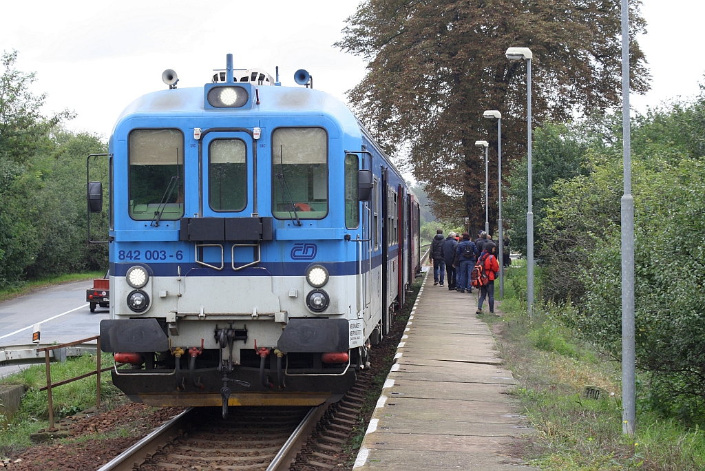 842 003-6 am 27.September 2014 als Os 4510 (Breclav - Znojmo) in der Hst. Sedlec u. Mikulova.