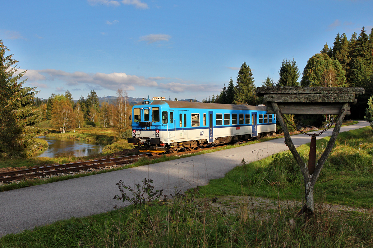 842 012-7 als Os 8126 von Nové Údolí nach České  Budějovice unterwegs bei Pěkná.Bild vom 16.9.2014