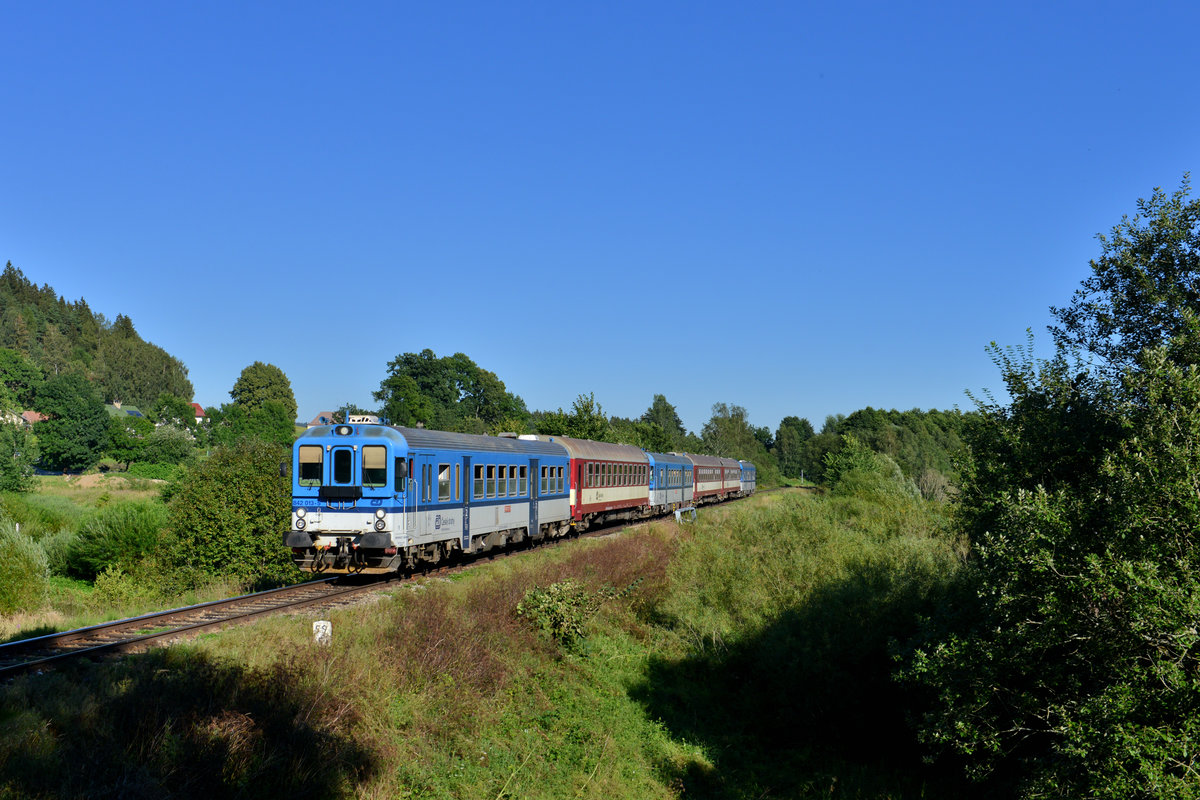 842 013 mit 842 006 und 842 020 am 08.08.2016 bei Hurka. 