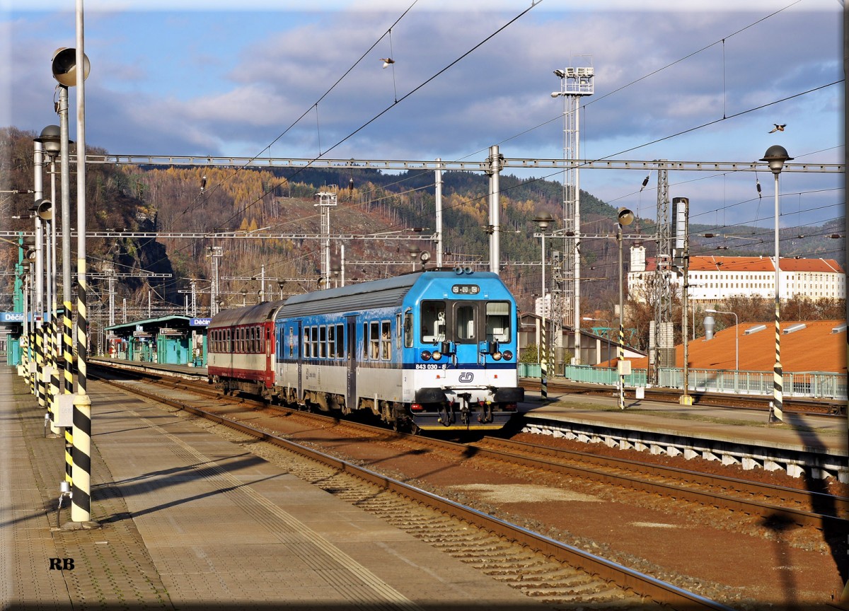 843 030 mit Ziel Usti nad Labem. Aufgenommen am 17.11.2015 im Bahnhof von Decin.