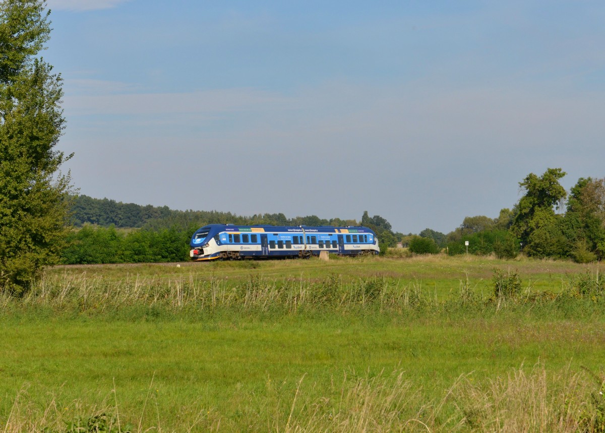 844 007 als Os nach Domazlice a 18.09.2014 bei Přívozec.