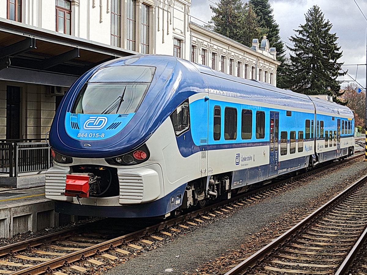 844 015-8 steht am Vormittag des 01. März 2020 zur Fahrt von Marienbad nach Cheb über Karlsbad bereit. 
