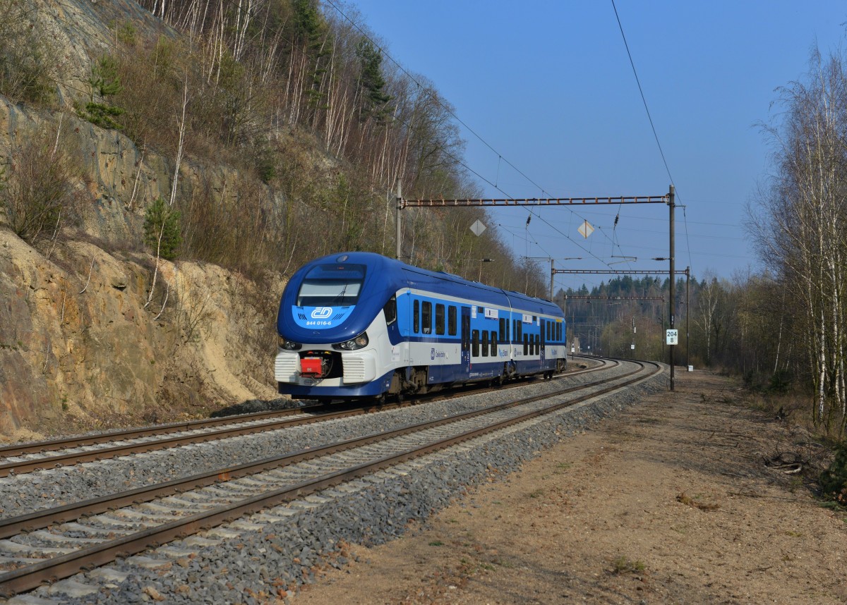 844 016 als VIA nach Cheb am 29.03.2014 bei Královské Poříčí.
