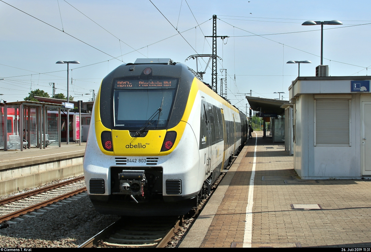8442 803 (Bombardier Talent 2) von Abellio Rail Baden-Württemberg als RB 19560 (RB17a) nach Pforzheim Hbf steht im Startbahnhof Bietigheim-Bissingen auf Gleis 7.
[26.7.2019 | 11:31 Uhr]