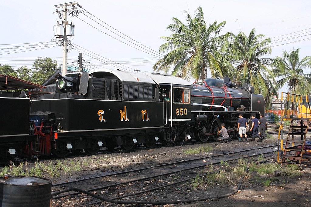 850 (2'C1'h2, Nippon Sharyo (Japan), Bauj. 1950, Fab.Nr. 1547) am 25.März 2017 im Depot Thon Buri.