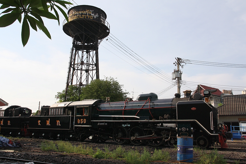 850 (2'C1'h2, Nippon Sharyo (Japan), Bauj. 1950, Fab.Nr. 1547) am 25.März 2017 im Depot Thon Buri.
