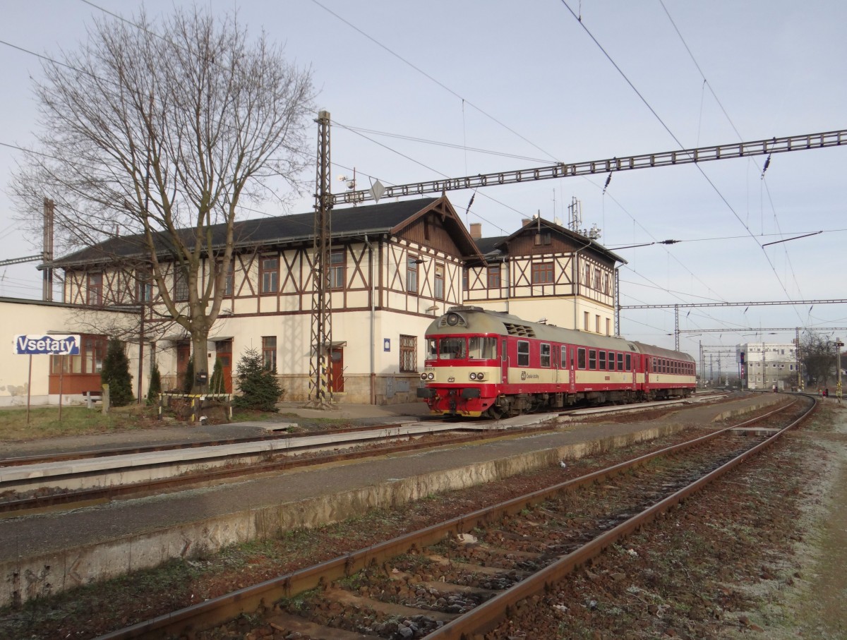 854 001-5 steht am 27.12.14 in Všetaty.