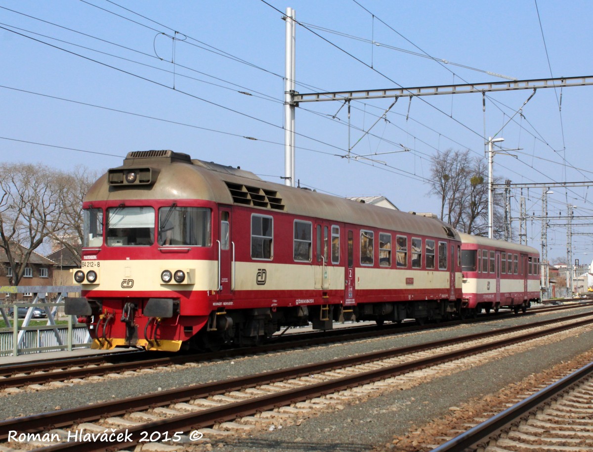854 212-8 ČD, osobní vlak ( personen Zug ) 4518 : Břeclav - Znojmo, trať ( Strecke ) Břeclav - Mikulov, Břeclav, 01.05.2015