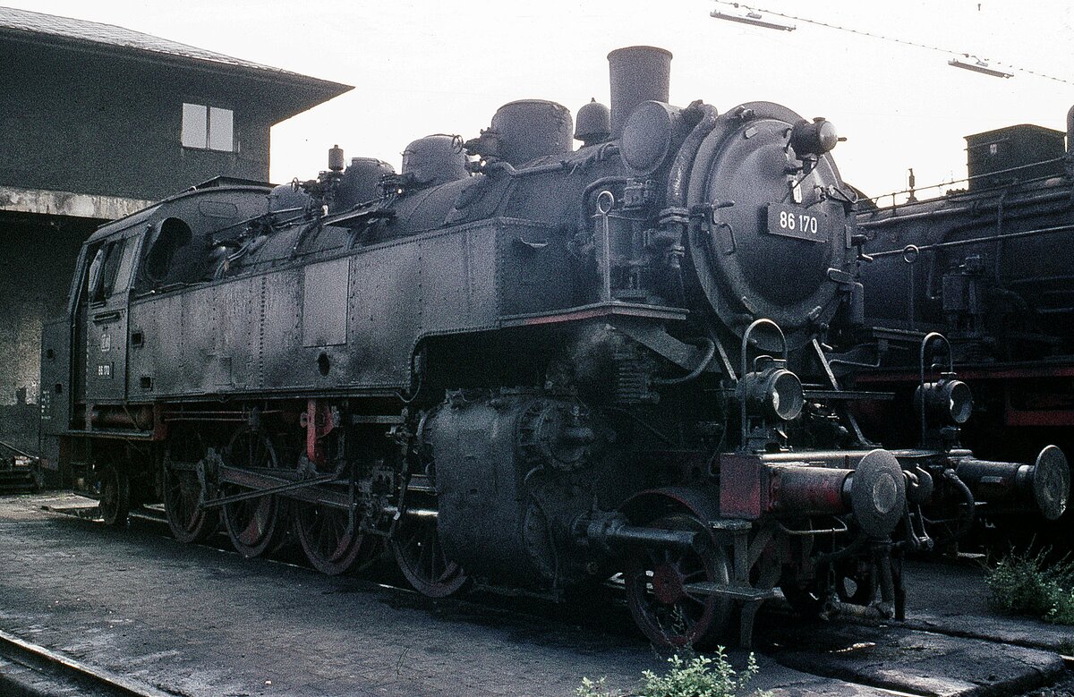 86 170   schräg v.v.  im Bw