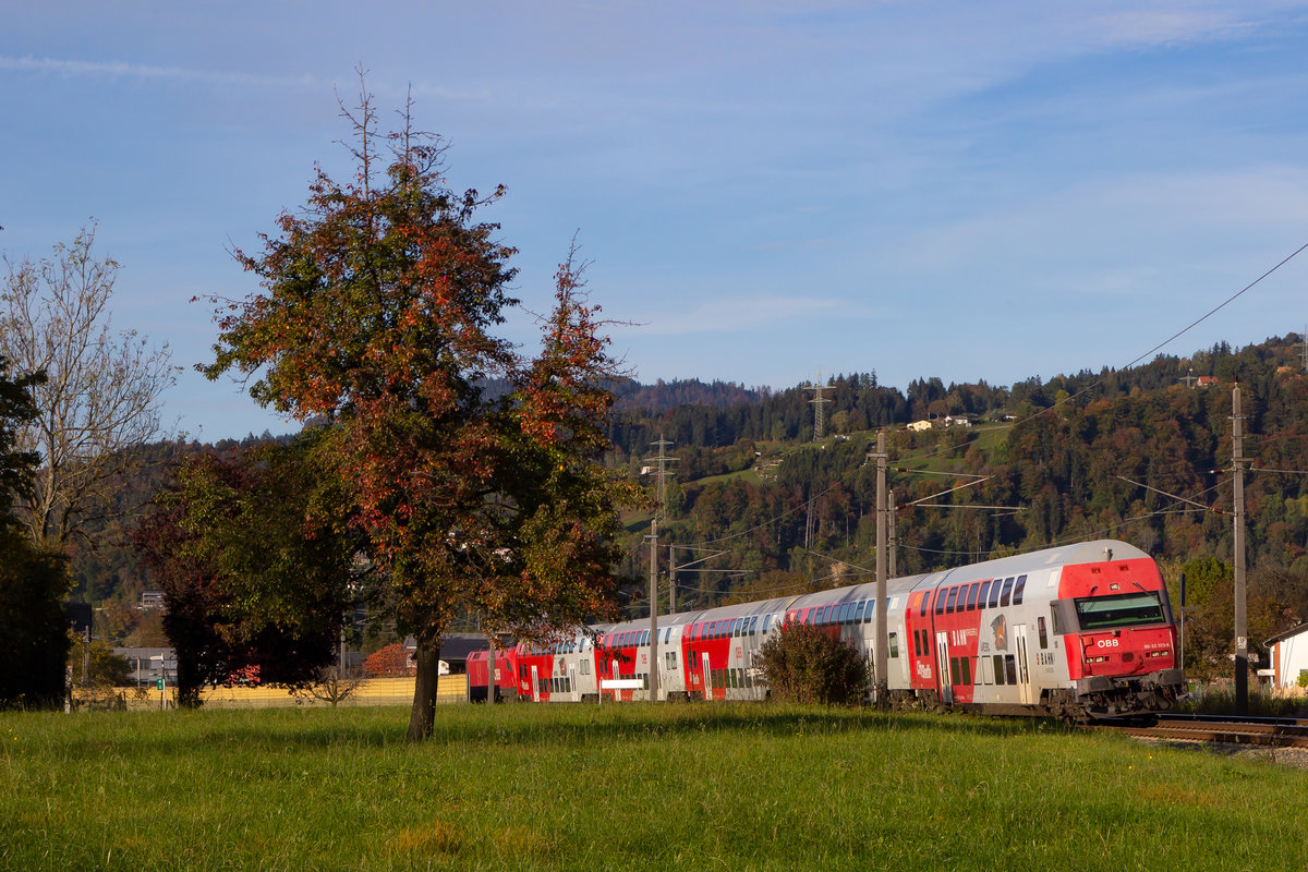 86 33 105-6 als REX bei Schwarzach nach Bludenz. 17.10.19