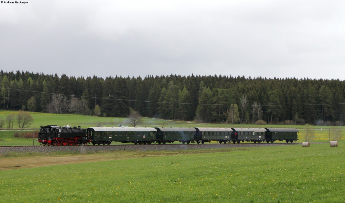 86 333 mit dem DPE 20864 (Löffingen–Seebrugg) bei Rötenbach 2.5.15