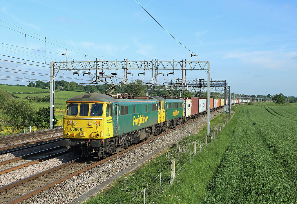 86608 & 86638 approach Stableford whilst working 4M87, 1113 Felixstowe North FLT-Trafford Park Freightliner, 2 June 2016