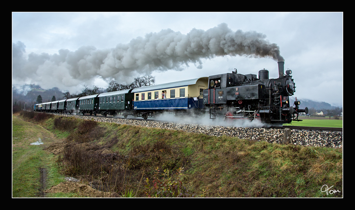 88.103 der NBIK fährt mit dem Nikolausdampfzug von Weizelsdorf nach Ferlach. 
Kappel an der Drau 24.11.2018