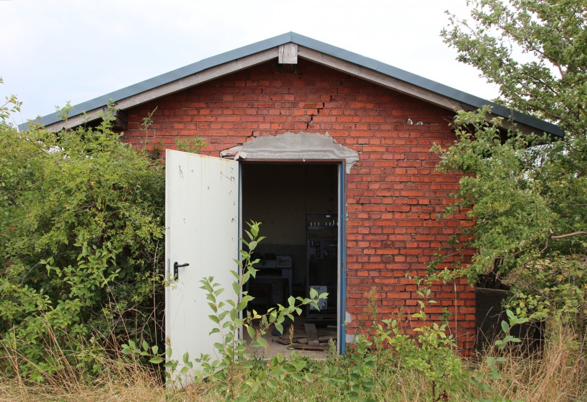 8.8.2015 Vogelsdorf, stillgelegte Strecke Jerxheim - Nienhagen. Ehem. besetztes Bahnwärterhäuschen im km 6.6